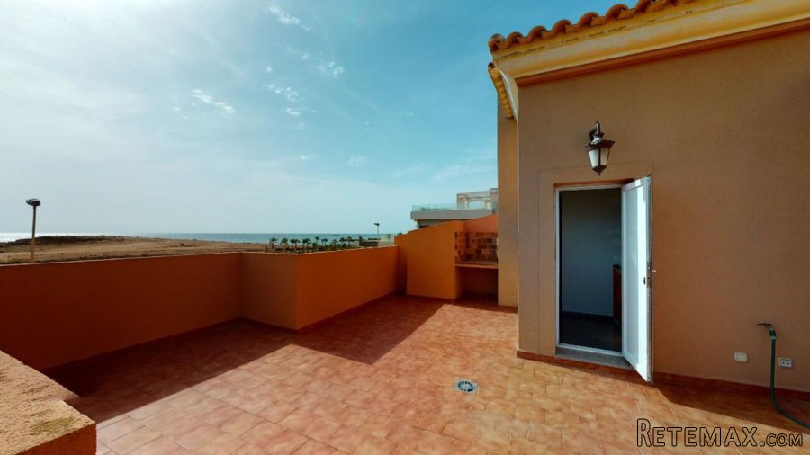 Precioso chalet adosado en primera línea con vistas al mar.. - 3