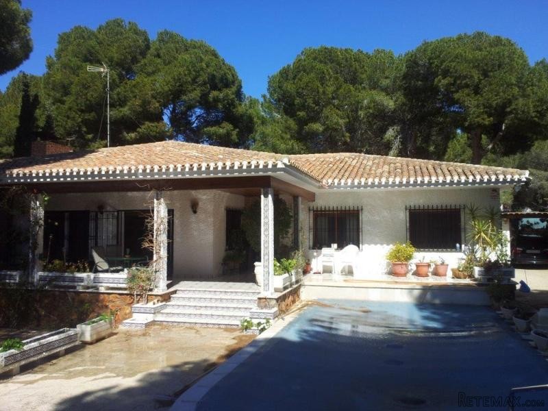 6 Bedrooms - Villa - Alicante - For Sale