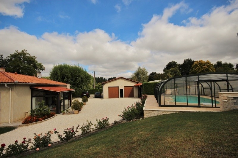 Bungalow with outbuildings and swimming.. - 2