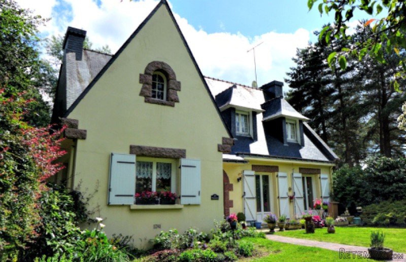 Impressive 6 Bed Detached House - 2