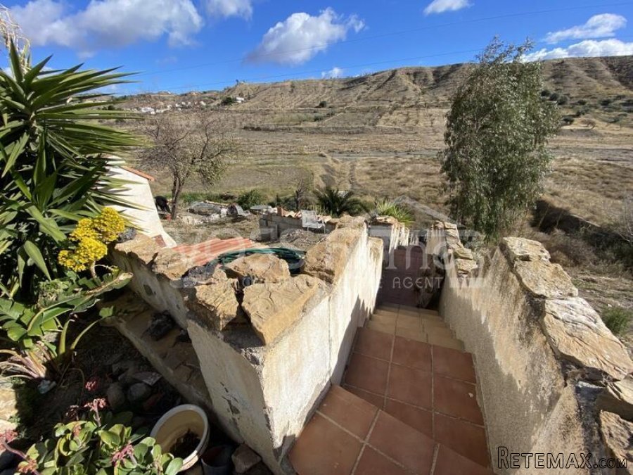 NEW & EXCLUSIVE LISTING TO VOSS HOMES - A Quaint & Quirky.. - 11