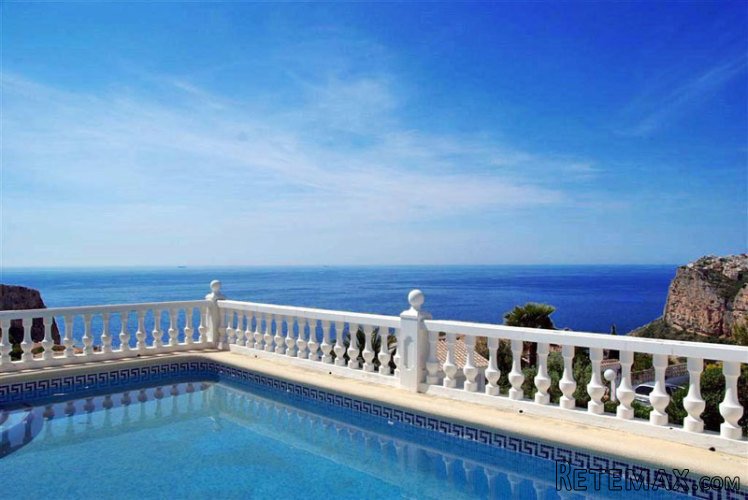 Superb villa near the sea first between Moraira and Javea..