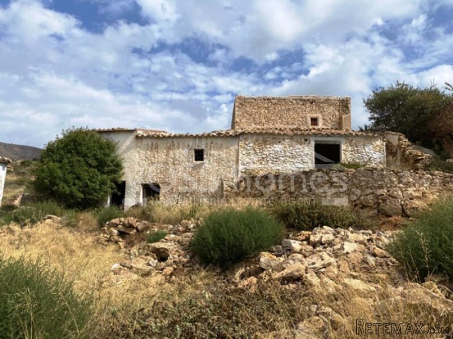 Urban building plot of 1235m2 located in a hamlet of houses.. - 11