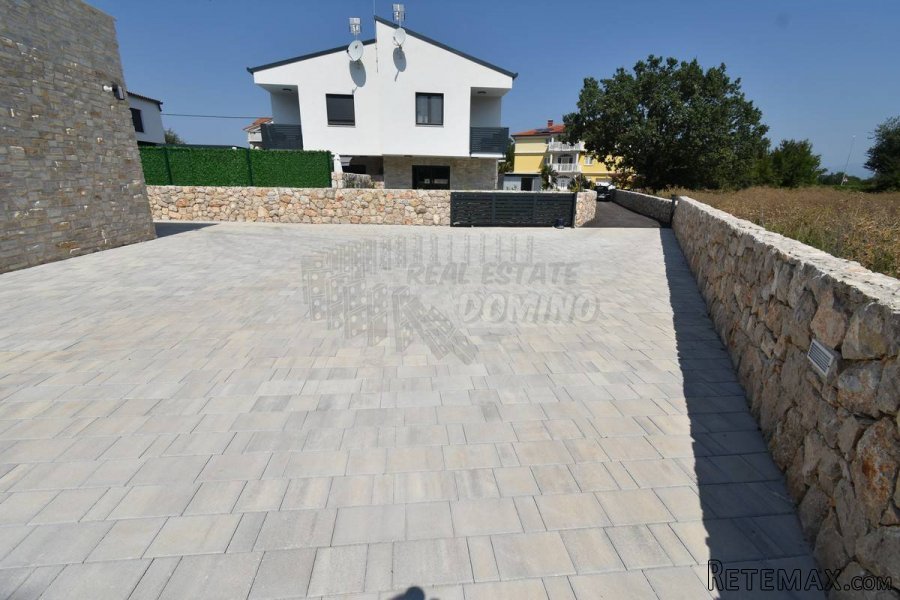 Prekrasna nova kuća-okolica Malinske - 12