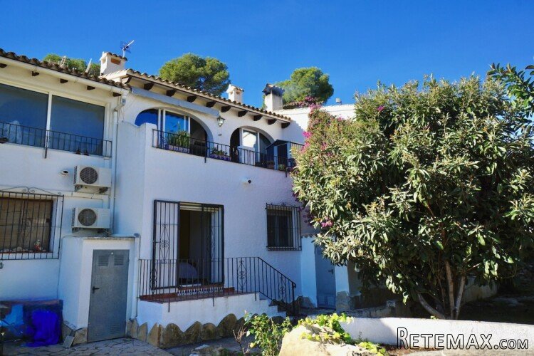 This large terraced property in the popular Tabaira area..