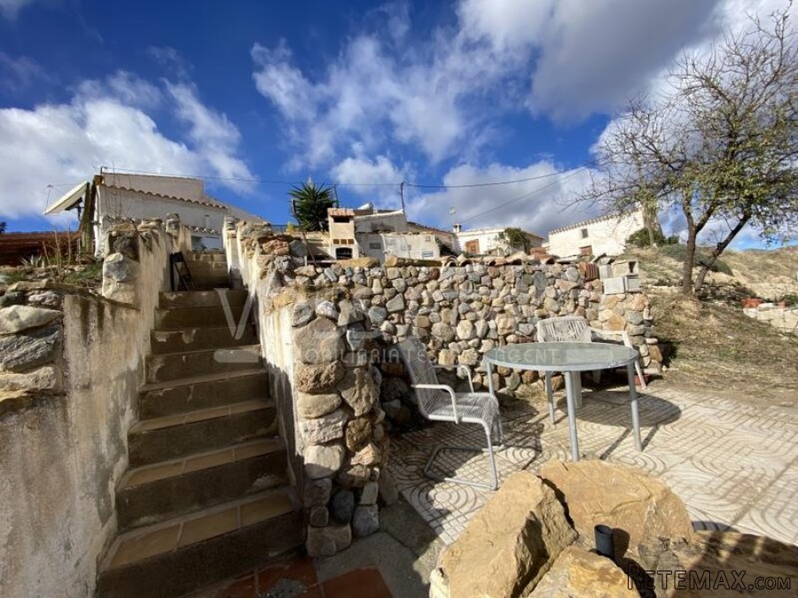 NEW & EXCLUSIVE LISTING TO VOSS HOMES - A Quaint & Quirky.. - 14