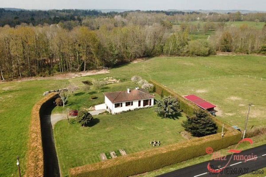 Verneuil (Charente) - 3 bedroom house with stables and 8 acres.. - 4