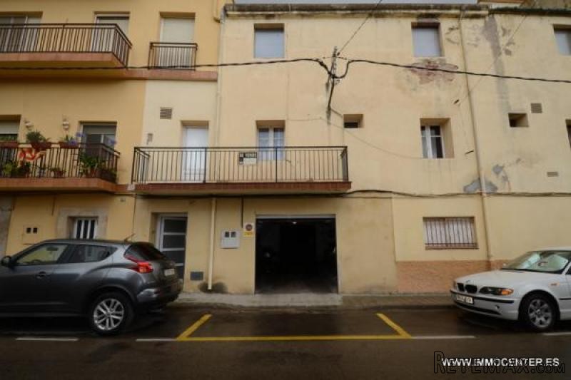 ALT EMPORDA: Nice rustic village house..
