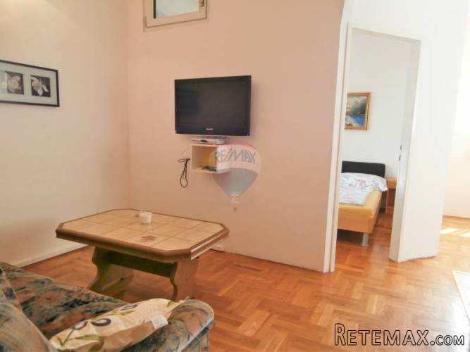 POREČ- kuća s dva stana 300m od mora - 3