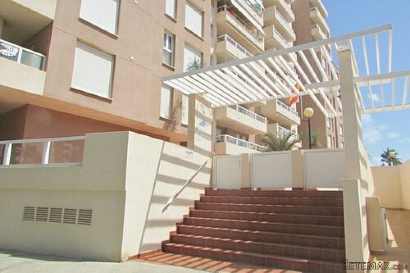 HUGE 2 BED APARTMENT BY THE BEACH - 2