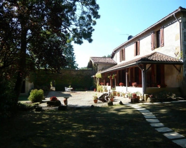 Beautifully set country house with.. - 2