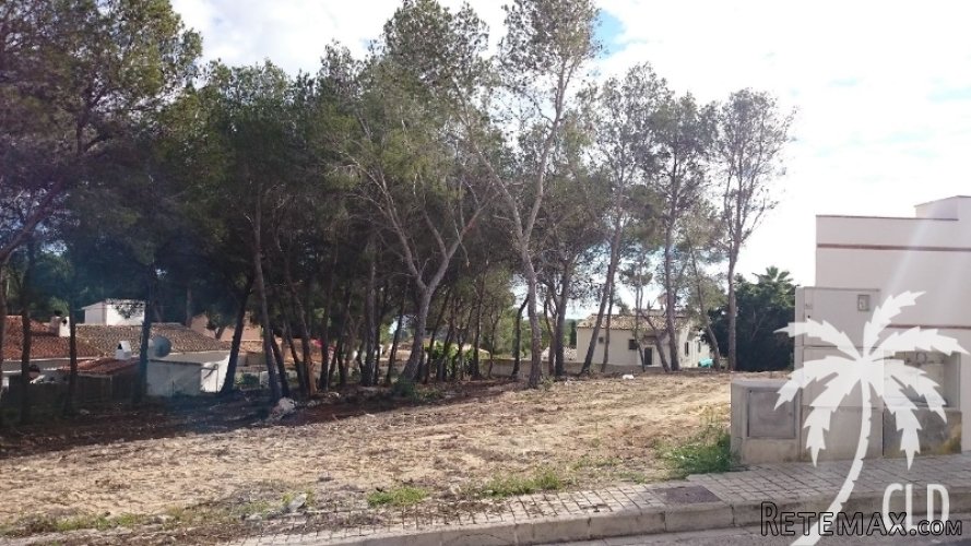Two south facing building plots with sea views located.. - 2