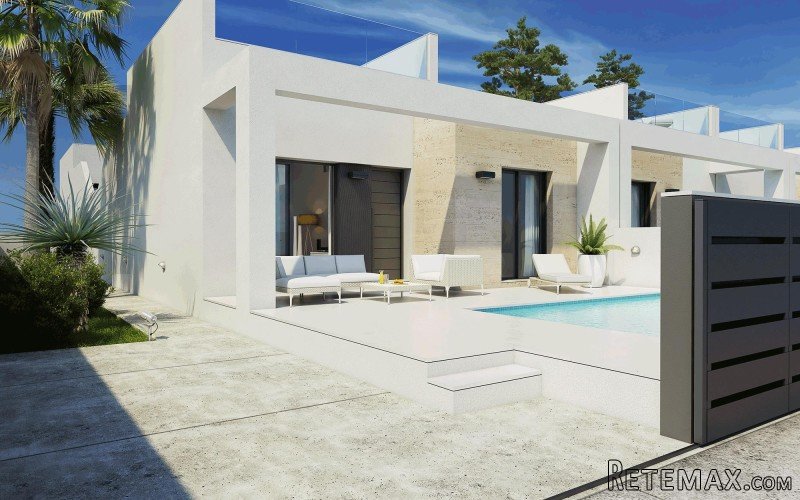 Beautiful new built bungalows located in Daya Nueva, 4 km..