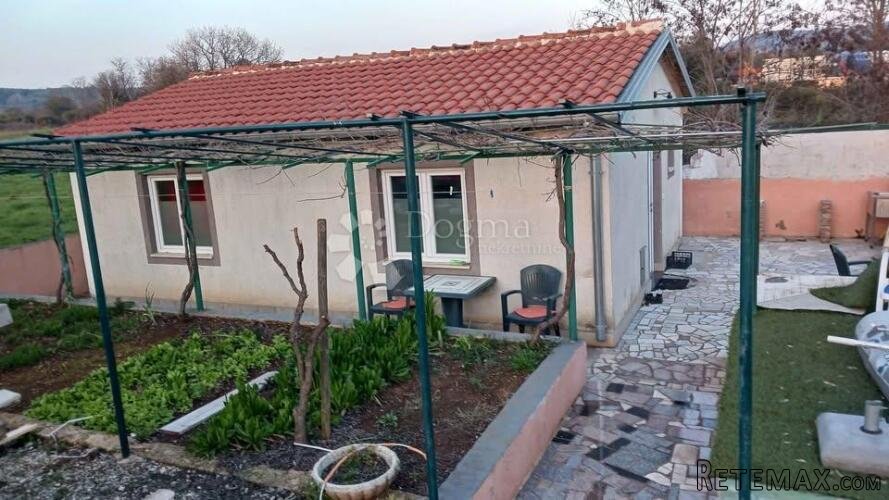 Mir i Prostor u Predgrađu Rovinja – Dvije Kuće s Bazenom - 3
