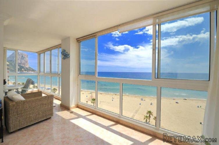 Apartamento de lujo en primera linea en Calpe.Extras:..