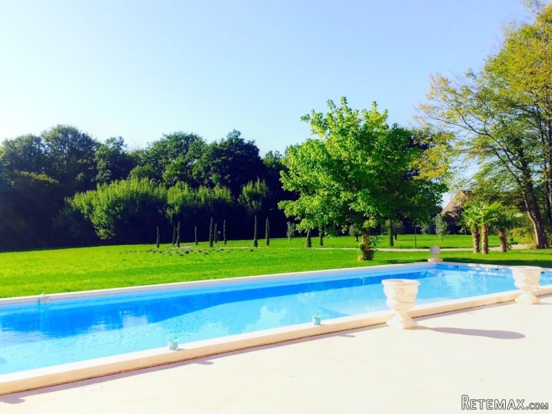 Superb House with Swimming Pool - 2