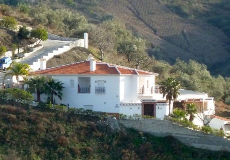 4 bedroom, 4 bathroom Villa, (build 821..