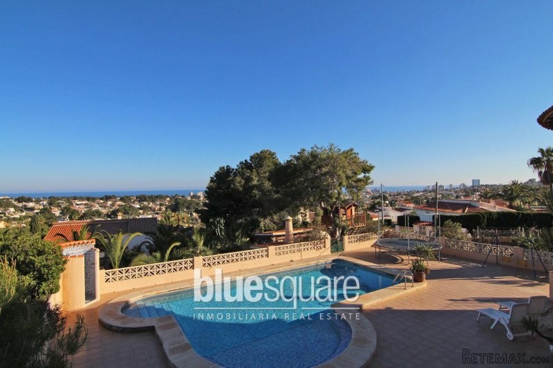 6-Bedroom villa with potential building.. - 2