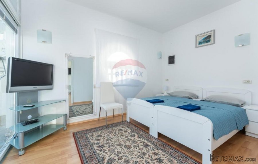 Istra, Umag kuća sa bazenom prvi red do mora - 9