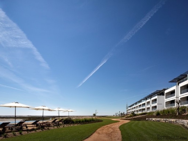 5 Star Oceanfront Apartments With Pool