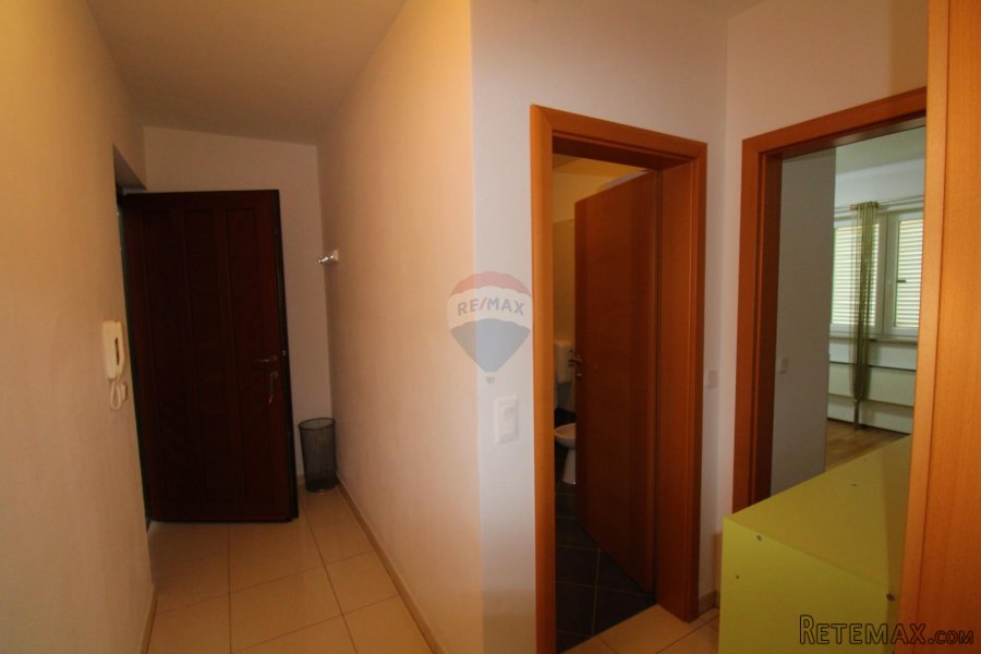 Istra,Tar,2 stana-105m2 +2parkinga+vrt - 2