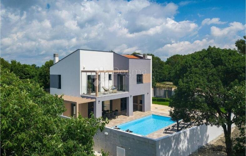 ISTRA,unutrašnjost,moderna vila na kraju sela - 2