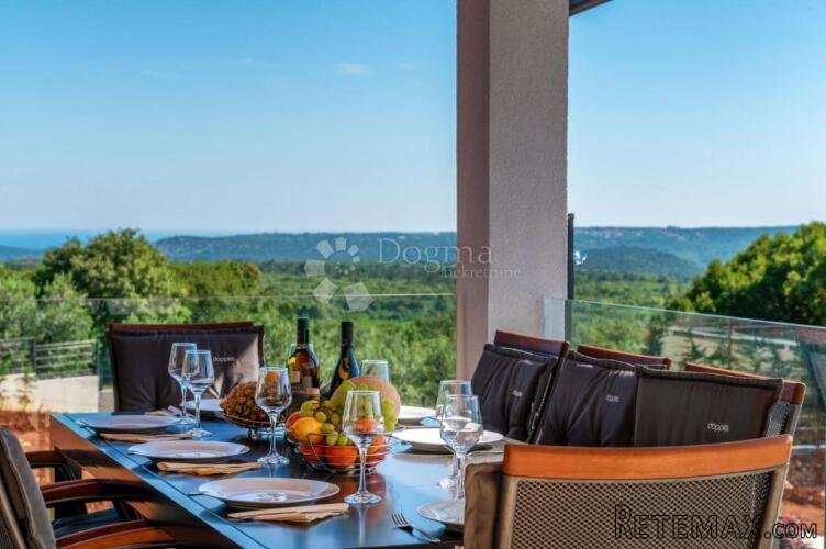 PREKRASNA VILLA S BAZENOM,POMĆNIM OBJEKTOM I POGLEDOM NA MOR - 2