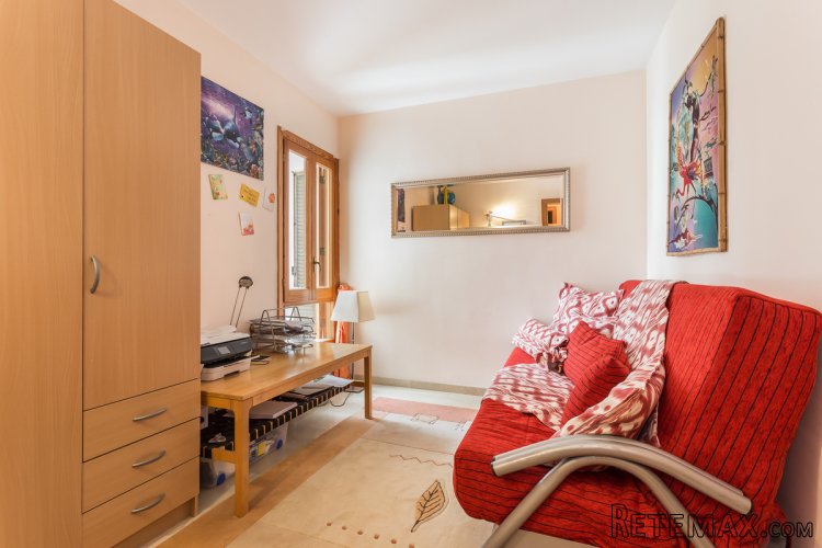 This frontline 3 bedroom apartment is situated in a highly..