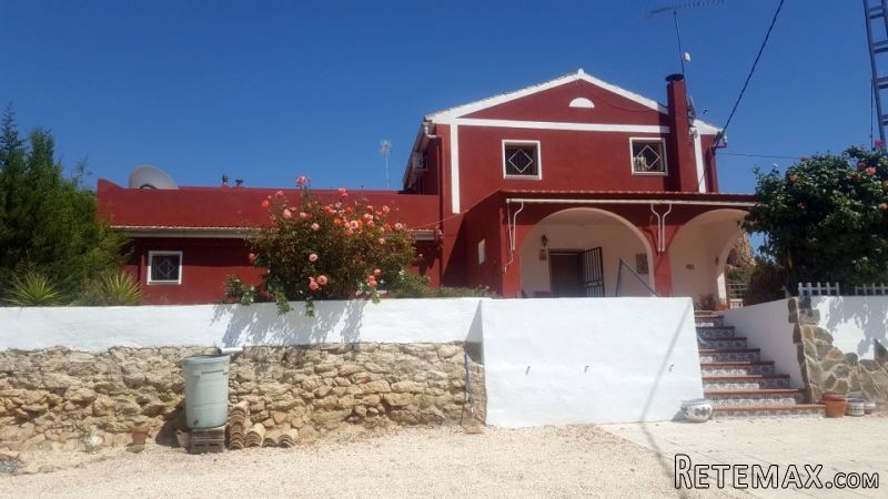 Beautifully Presented Country House..