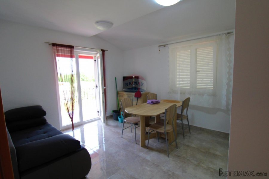 Istra,Tar,2 stana-105m2 +2parkinga+vrt - 3