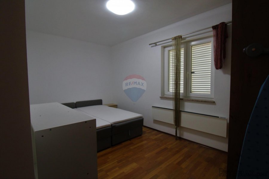 Istra,Tar,2 stana-105m2 +2parkinga+vrt - 5