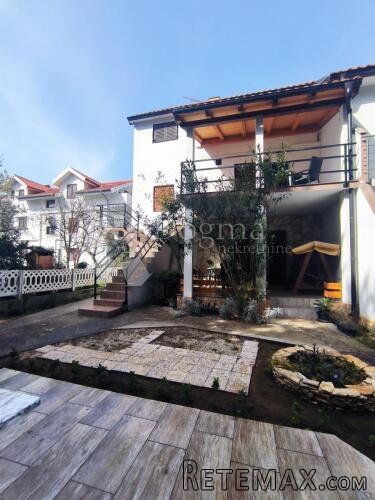 Kuća sa 6 apartmana, Sabunike-Privlaka