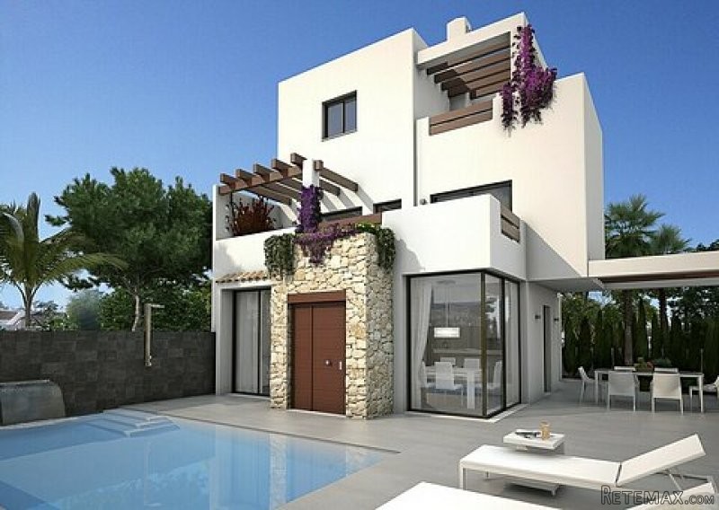 * Luxury 3 Bed Detached Villa with..