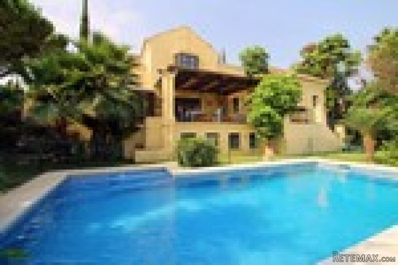 4 Bedrooms - Villa - Malaga - For Sale