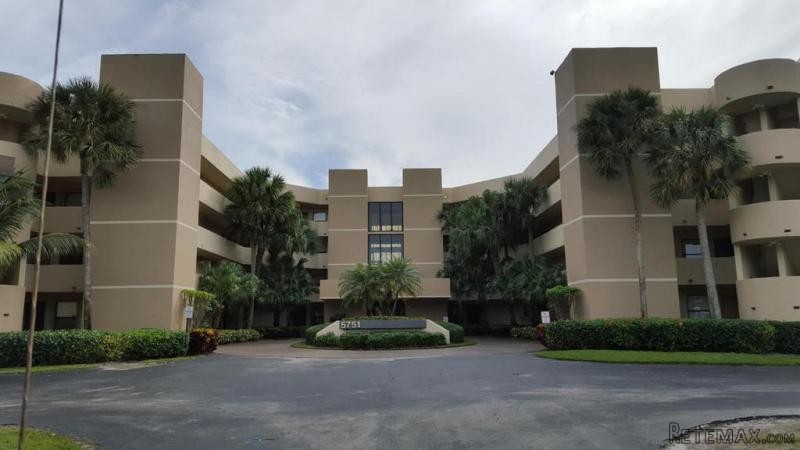5751 Camino Del Sol #202, Boca Raton..