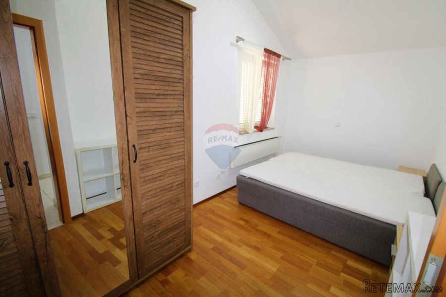 Istra,Tar,2 stana-105m2 +2parkinga+vrt - 9