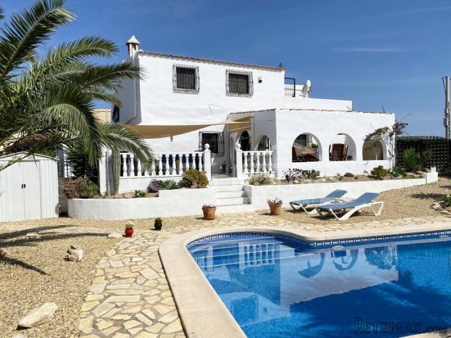 A truly stunning 3 bed, 2 bath beautifully renovated..