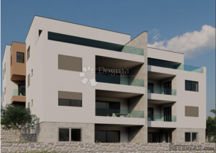 Žaborić - atraktivan trosoban stan 150 m od mora