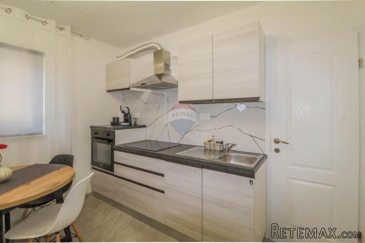 Novigrad, okolica, mali simpatičan stan od 30 m2 - 2