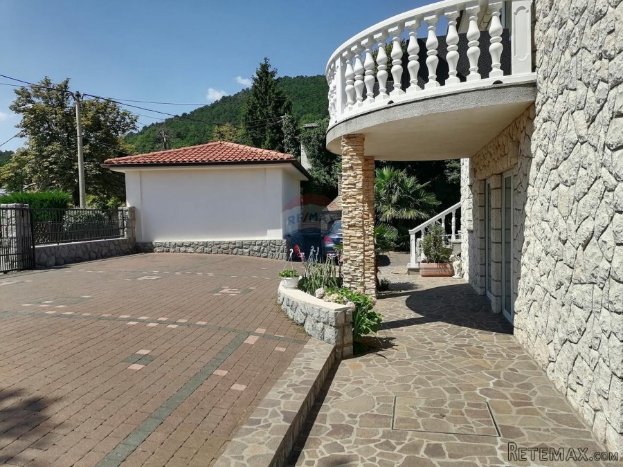 Okolica Matulja,Bregi,obiteljska stambena kuća s više stanov - 2