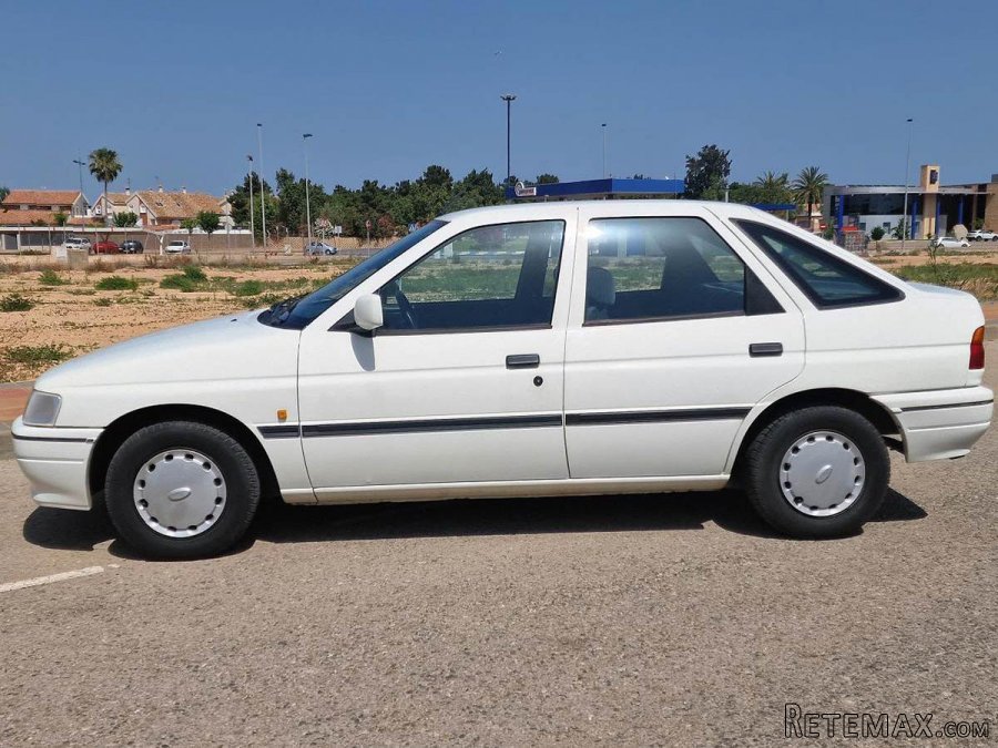 Ford Escort - 2