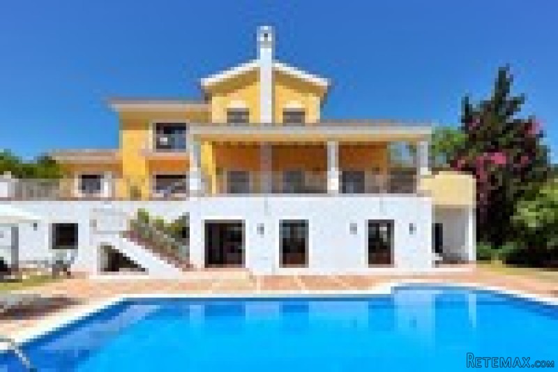 6 Bedrooms - Villa - Malaga - For Sale