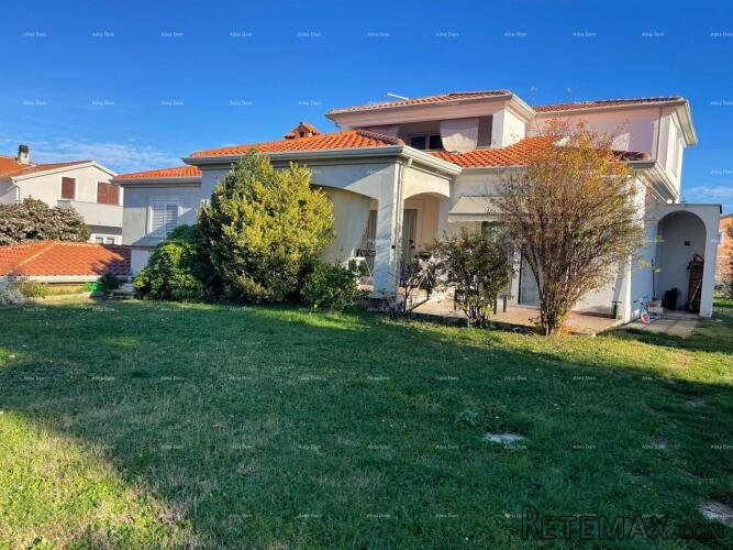Umag! Kuća s velikom okućnicom i terasom. - 4