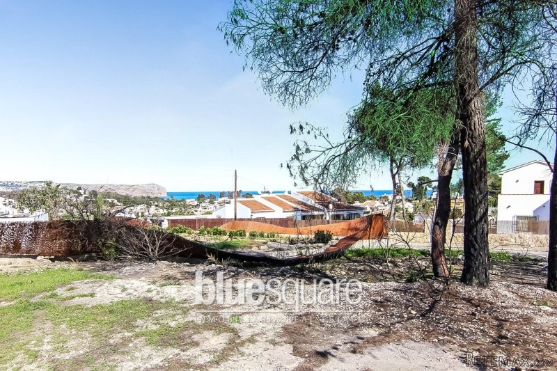 Building plot with sea views in Javea