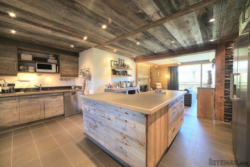 An impressive 3 bed apartment, located..
