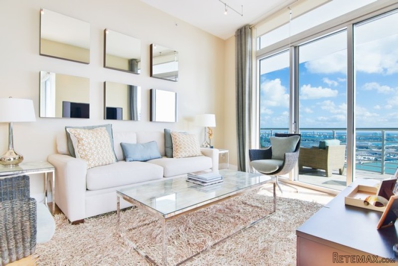 3 bedroom Flat For Sale: 335 S Biscayne..