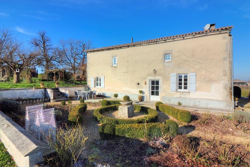 Charming House In A Vineyard Setting