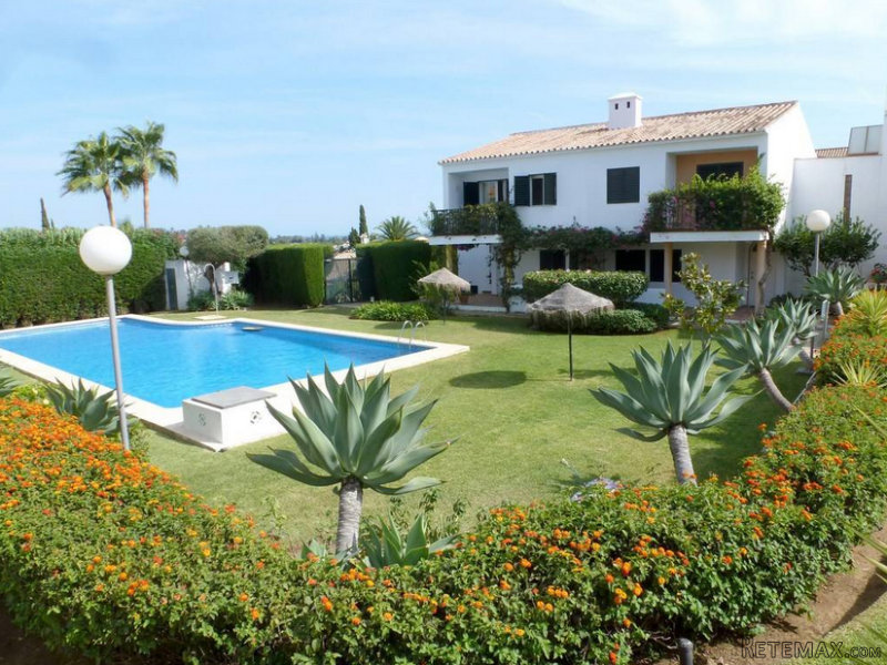 3 bedroom town house for sale