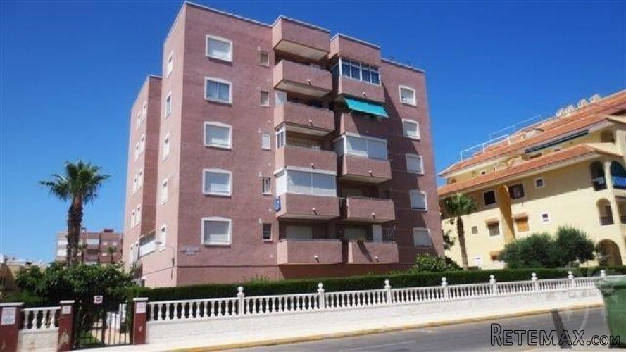 Beautiful penthouse located between the Laguna de La Mata..
