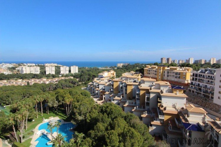 This beautiful and spacious penthouse with stunning views..